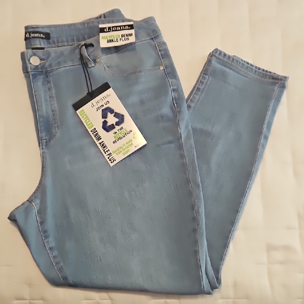 NWT d. Jeans Women's Recycled Denim Ankle Plus: Color-Light Vera: Size-20W